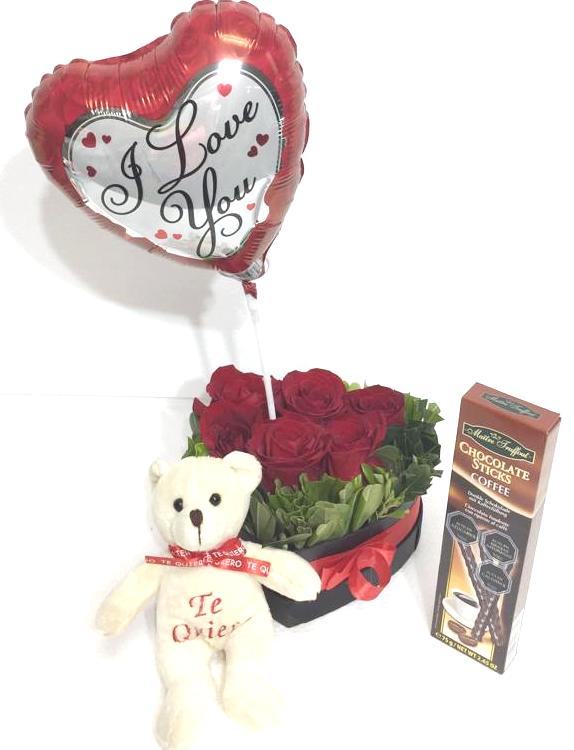 Caja corazn con 6 Rosas ms Palitos de Chocolate de 75 Grs, Perrito 10cm y Globito